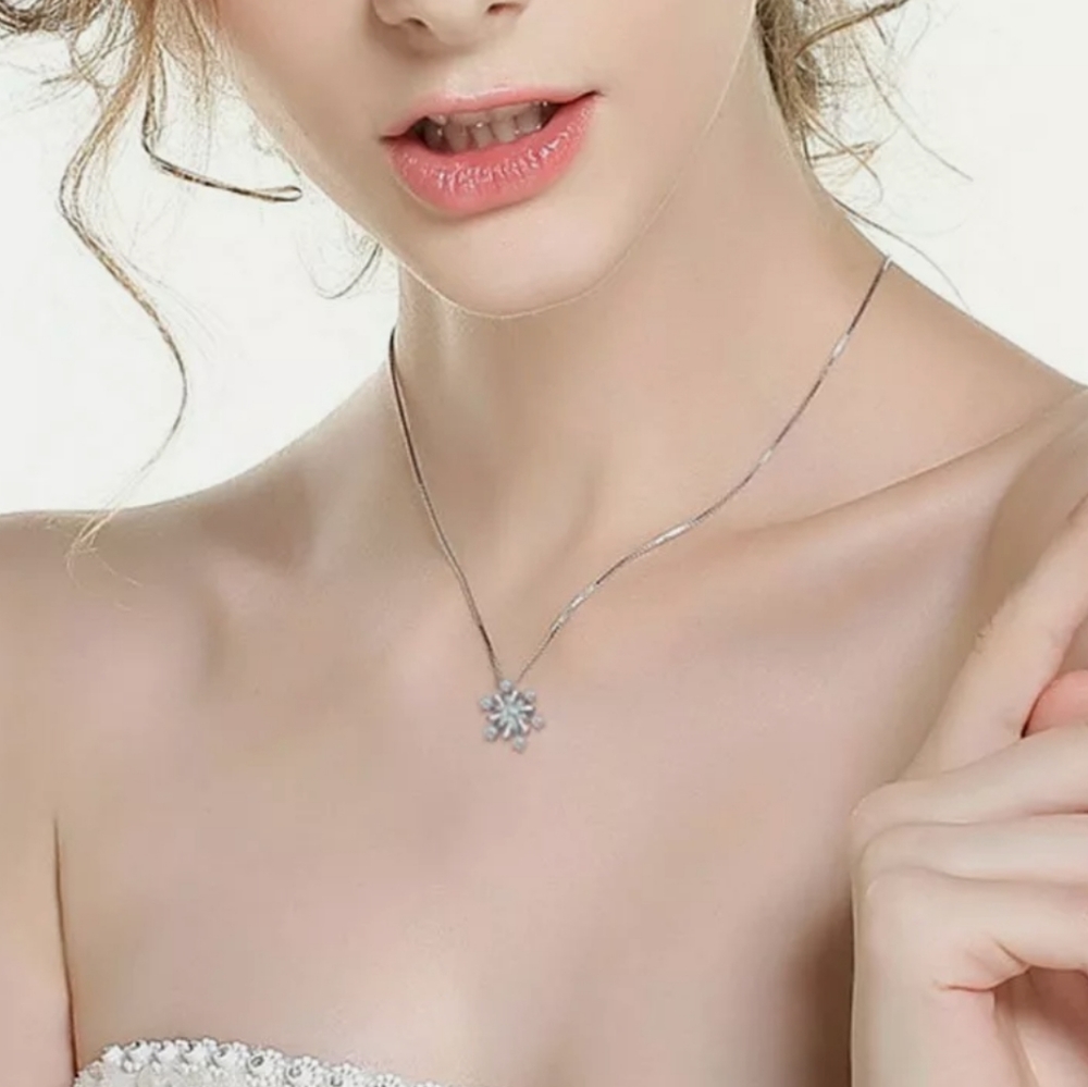 Silver Snowflake Zircon Pendant Necklace Clavicle Chain - Picture 3 of 4